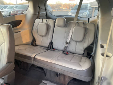 2017 Chrysler Pacifica Touring-L