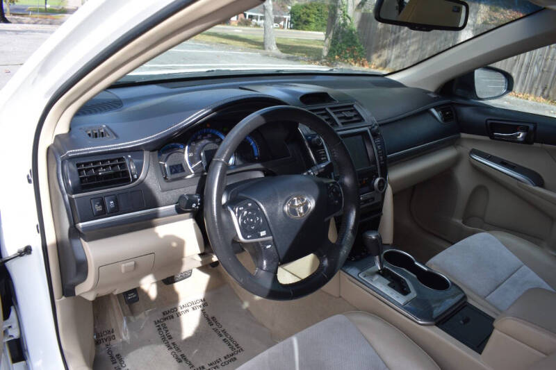 2012 Toyota Camry XLE Hybrid photo 11