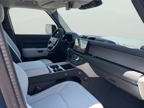2025 Land Rover Defender 110 P300 S
