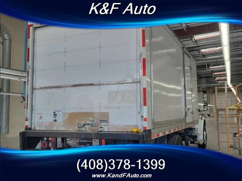 2018 Freightliner M2 106