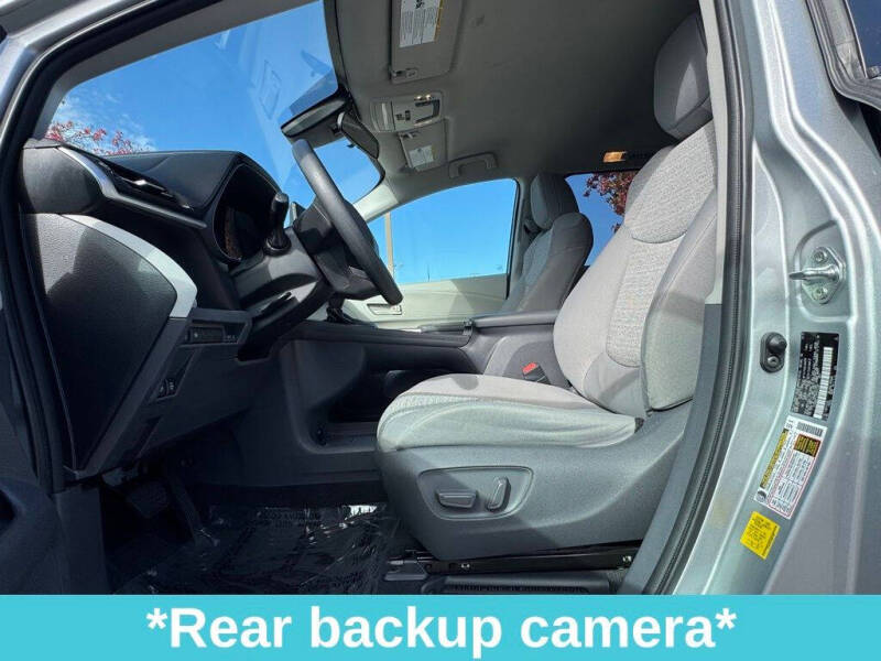 2021 Toyota Sienna LE 8-Passenger