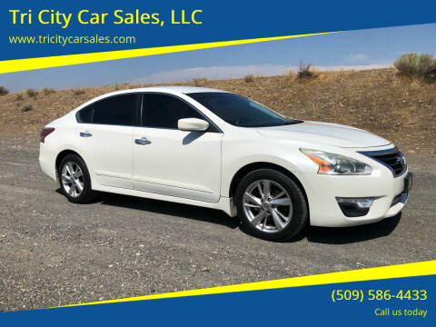 2013 Nissan Altima for sale at Tri City Car Sales, LLC in Kennewick WA