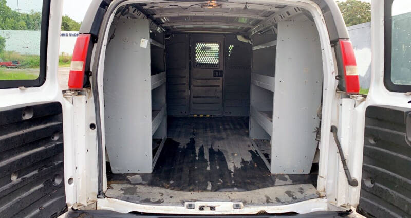 2013 Chevrolet Express Cargo null photo 11