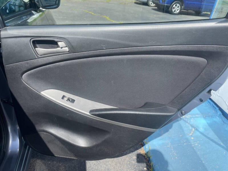 2016 Hyundai Accent SE