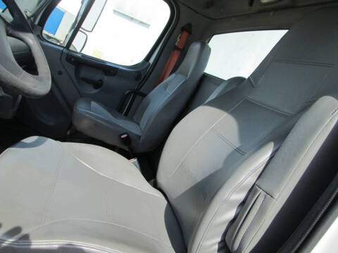 2007 Freightliner Business class M2