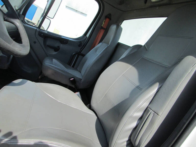 2007 Freightliner Business class M2