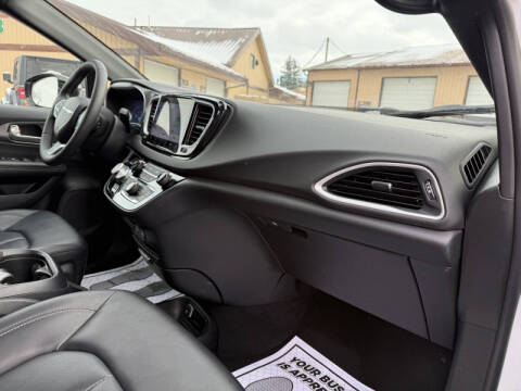 2025 Chrysler Pacifica Select