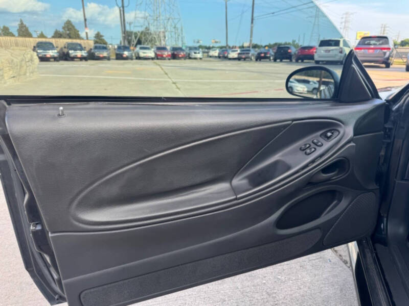 2004 Ford Mustang GT Deluxe