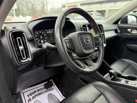 2022 Volvo XC40 T5 Momentum