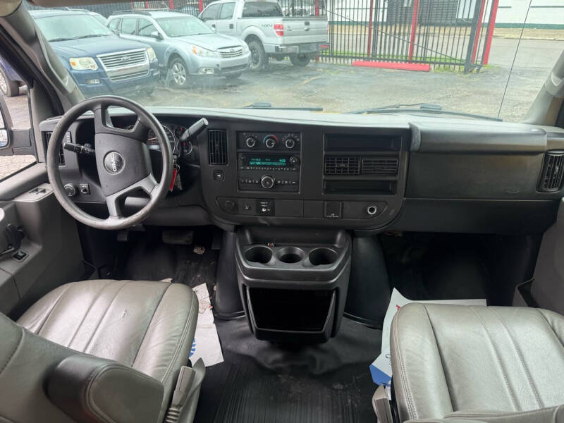 2017 GMC Savana 2500