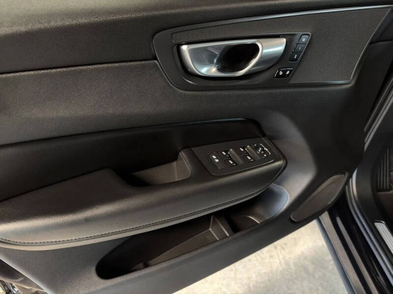 2024 Volvo XC60 B5 Plus Dark Theme