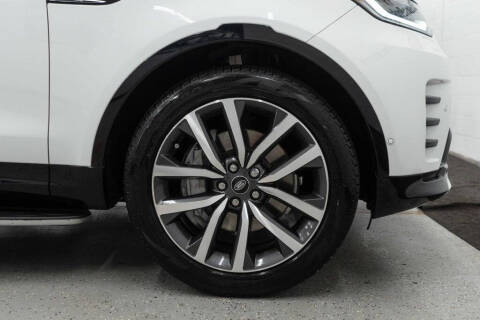 2024 Land Rover Discovery P300 Dynamic SE