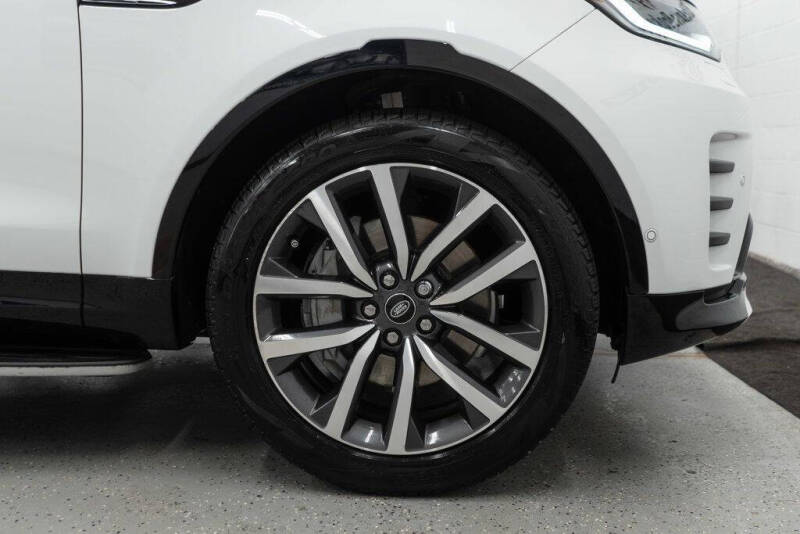 2024 Land Rover Discovery P300 Dynamic SE