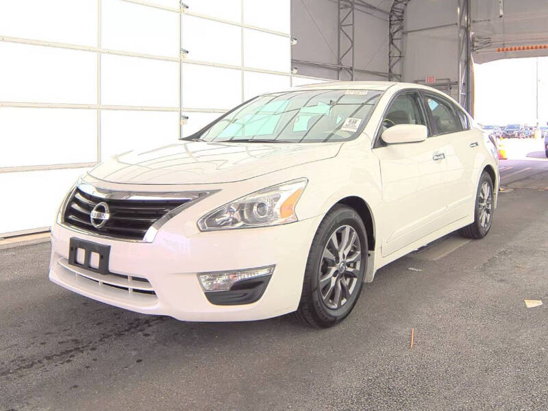 2015 Nissan Altima for sale at HEDDERICH AUTOMOTIVE in Pana IL