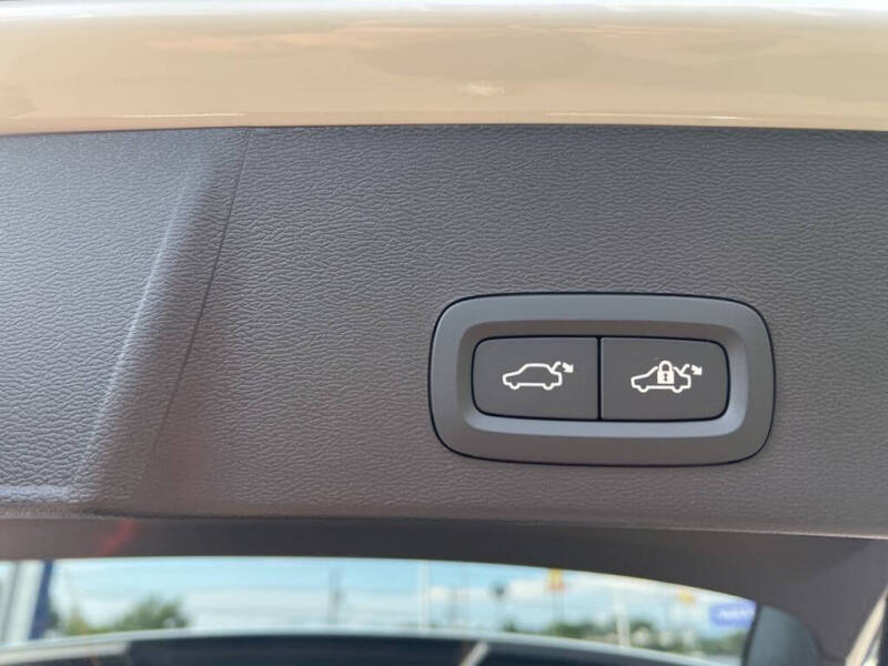 2026 Volvo XC40 B5 Core