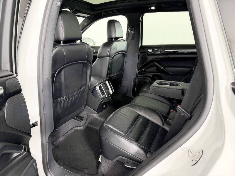2017 Porsche Cayenne Platinum Edition