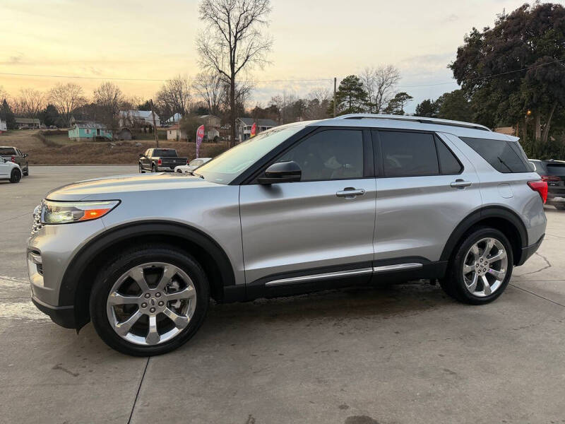 2020 Ford Explorer Platinum's photo