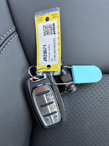 2027 Chrysler Pacifica Select