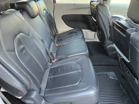 2017 Chrysler Pacifica Touring-L Plus