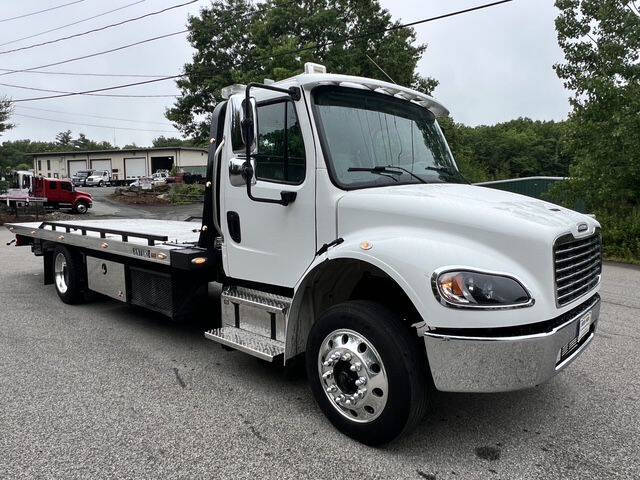 2023 Freightliner M2 106