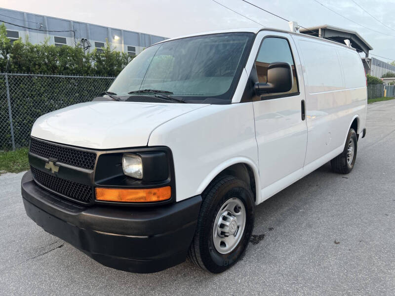 2017 Chevrolet Express Cargo Work Van's photo
