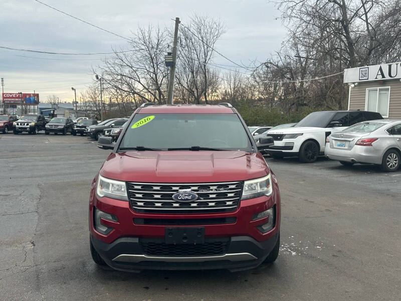 2016 Ford Explorer XLT photo 2