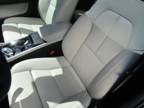 2024 Volvo XC40 B5 Plus Bright Theme