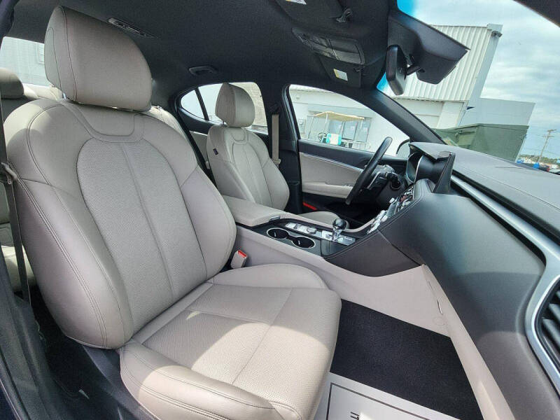 2023 Genesis G70
