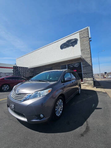 2011 Toyota Sienna XLE 7-Passenger Auto Access Seat