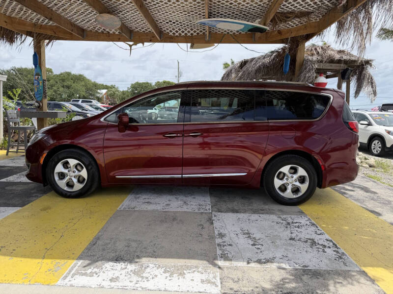 2017 Chrysler Pacifica Touring-L Plus