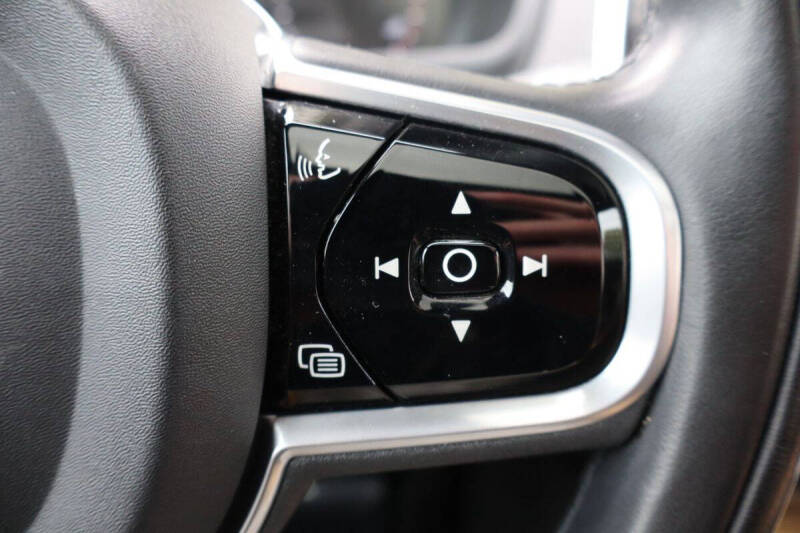 2018 Volvo XC90 T6 Momentum