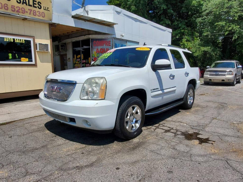 2007 GMC Yukon for sale at DAGO'S AUTO SALES LLC in Dalton, GA