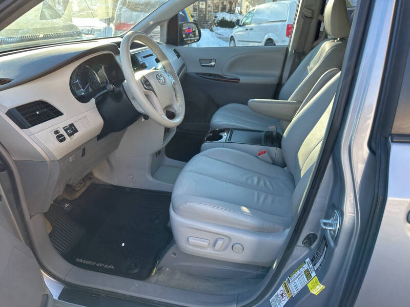 2013 Toyota Sienna XLE 8-Passenger