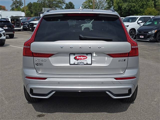 2024 Volvo XC60 B5 Core Dark Theme