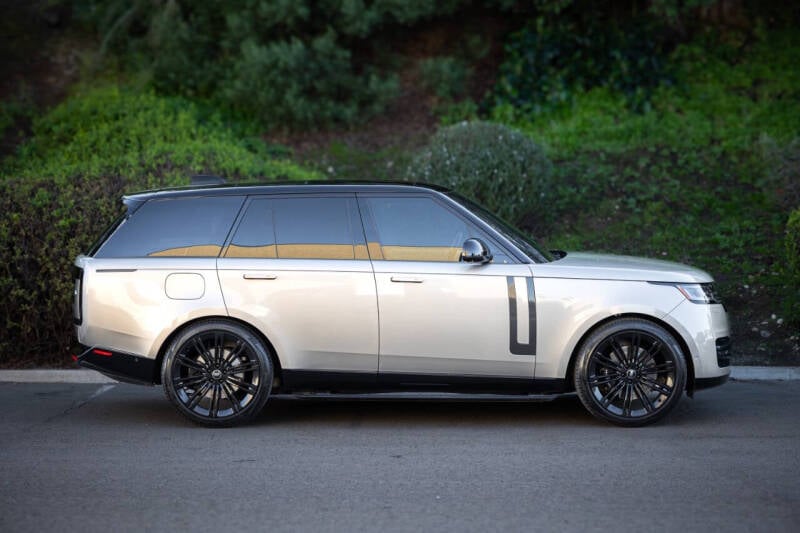 2023 Land Rover Range Rover SE photo 32