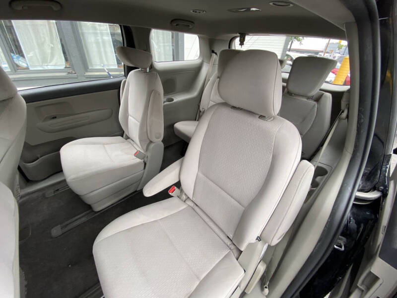 2016 Kia Sedona L