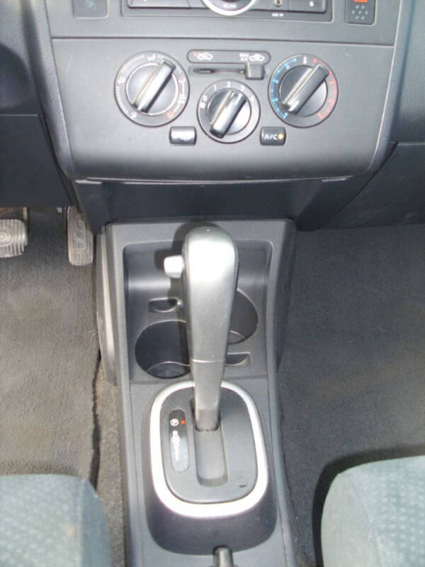 2010 Nissan Versa 1.8 S