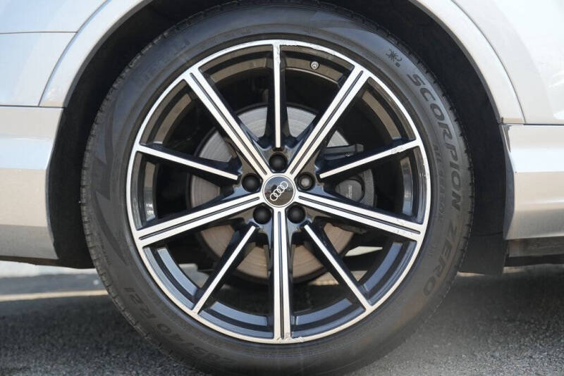 2022 Audi SQ7 4.0T quattro Premium Plus