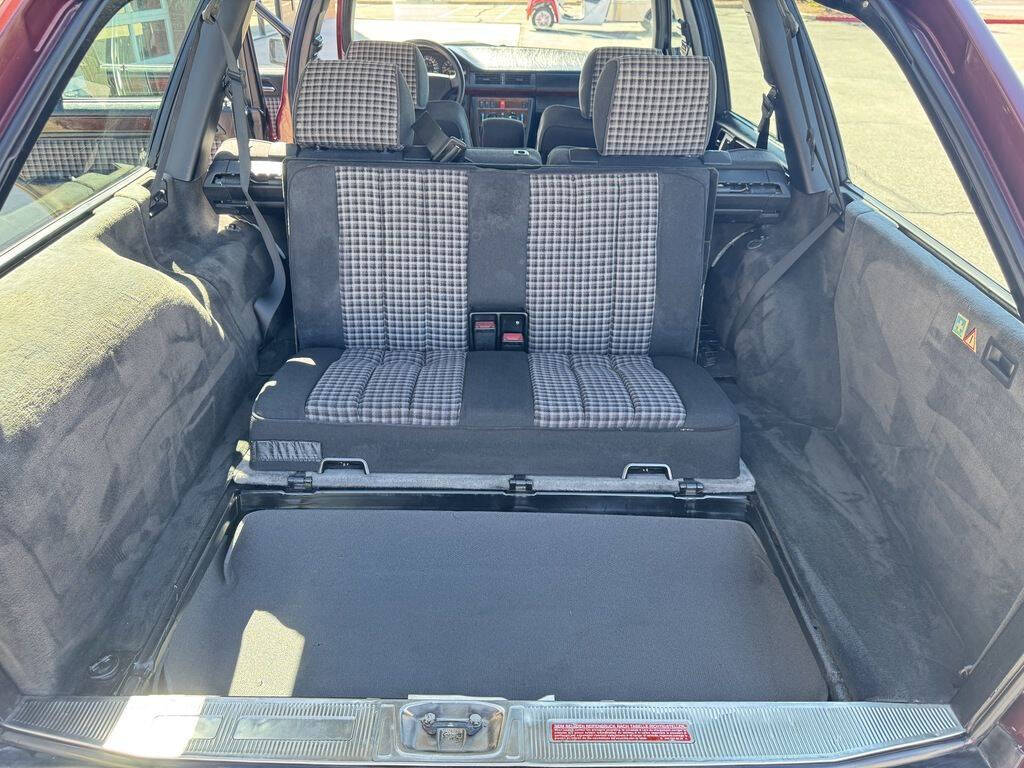 1995 Mercedes-Benz E-Class 21