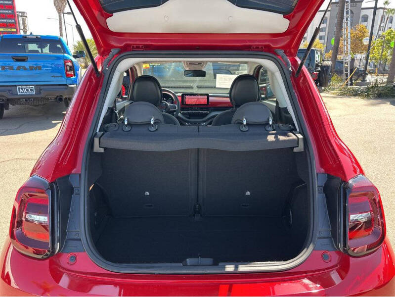 2024 FIAT 500e Inspi(RED)