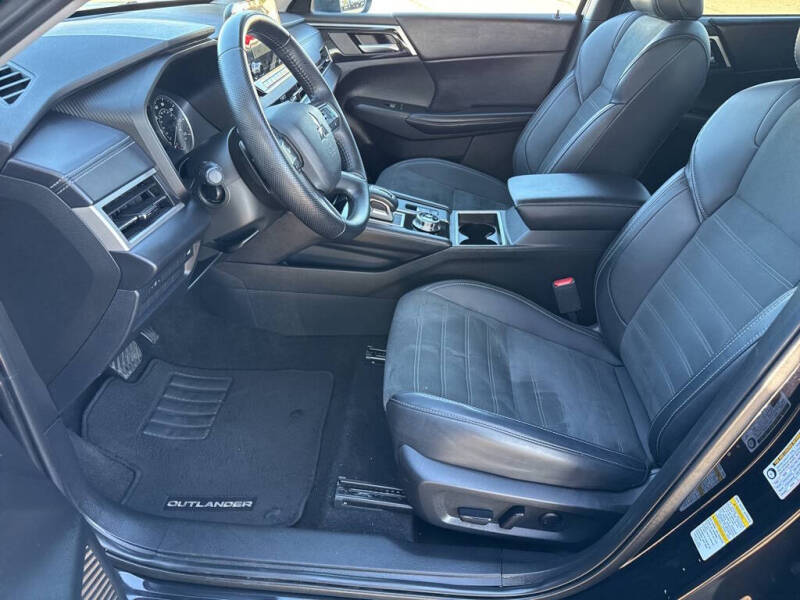 2024 Mitsubishi Outlander SE