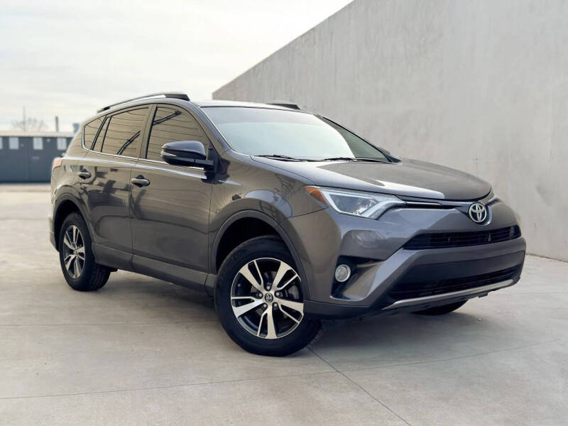 2016 Toyota RAV4 XLE's photo