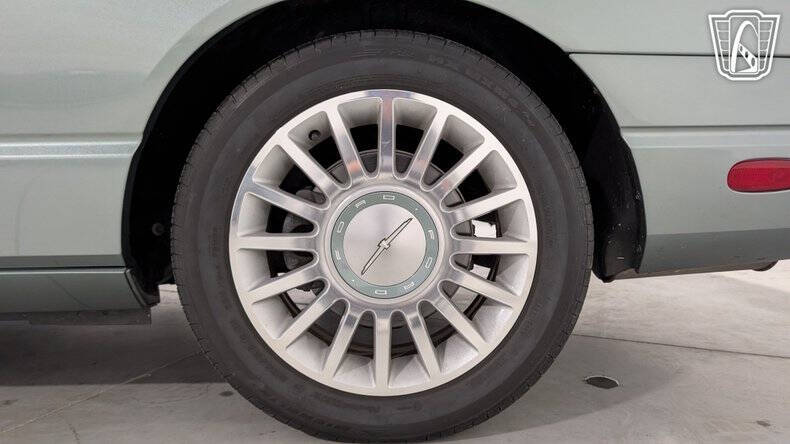 2004 Ford Thunderbird