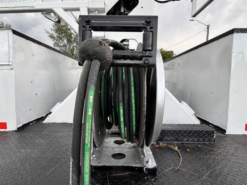 2017 Freightliner M2 106