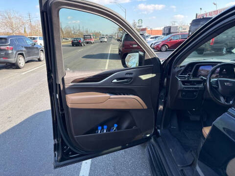 2023 Cadillac Escalade ESV Premium Luxury