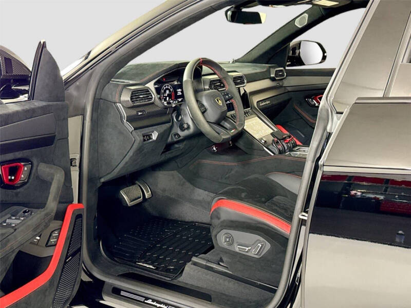 2023 Lamborghini Urus Performante