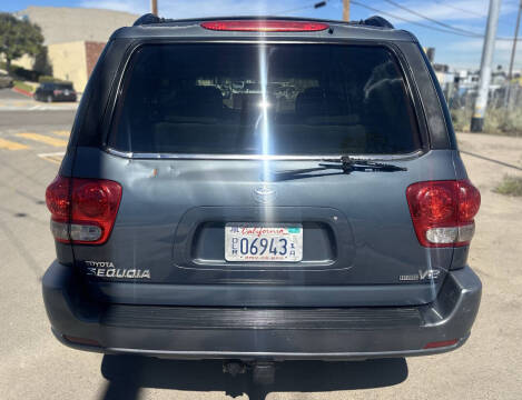 2005 Toyota Sequoia SR5