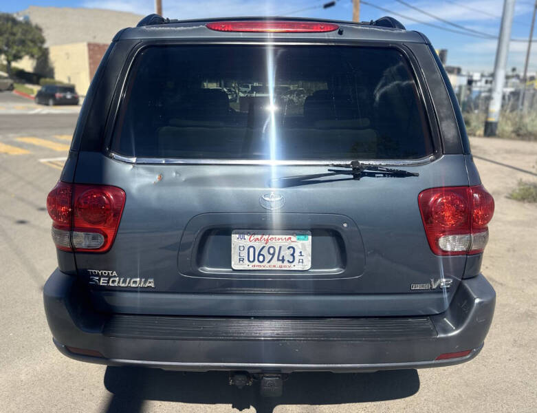 2005 Toyota Sequoia SR5