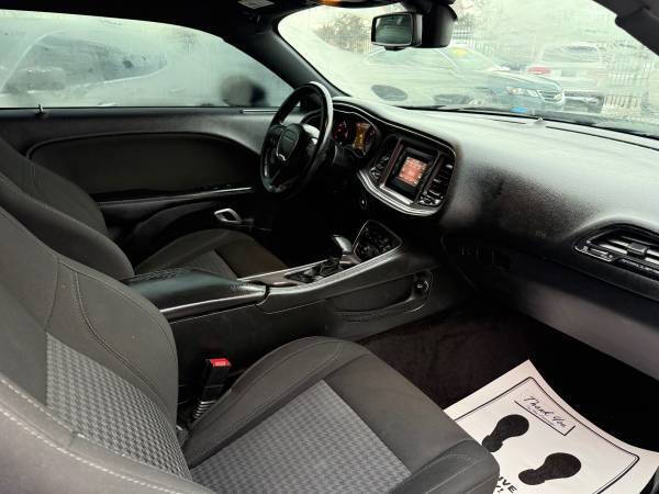 2017 Dodge Challenger SXT Plus