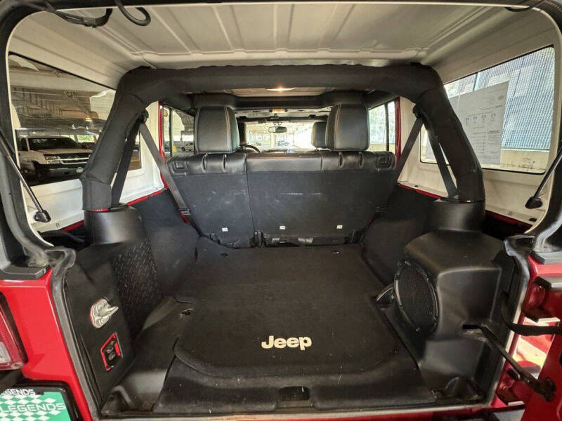 2014 Jeep Wrangler Unlimited Rubicon photo 11